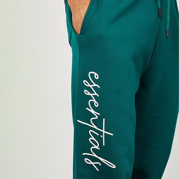 https://www.shop-ally.in/products/men-green-solid-relaxed-fit-cotton-joggers
