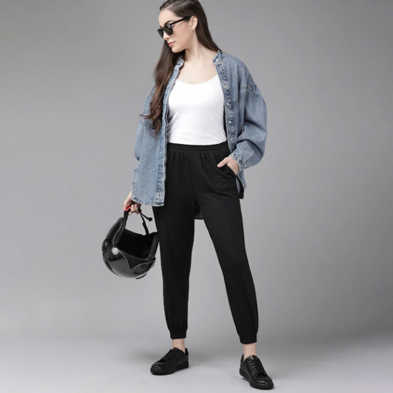 https://www.shop-ally.in/products/women-black-solid-straight-fit-cropped-joggers
