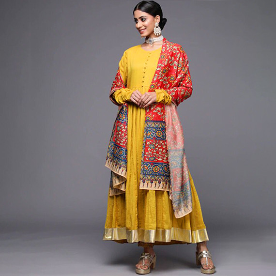 Style & Comfort in Fashionable Anarkalis
