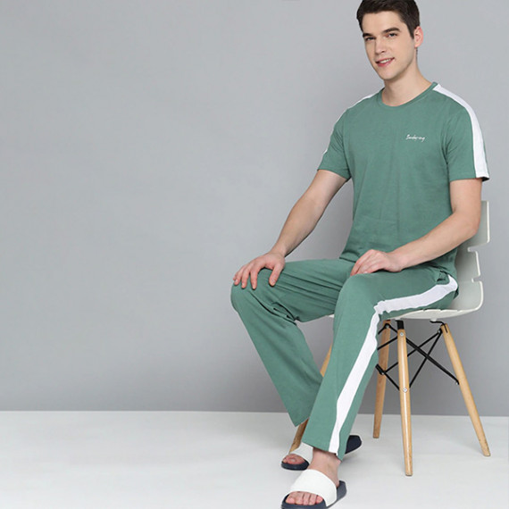 https://www.shop-ally.in/products/men-green-white-side-stripes-pure-cotton-pyjama-set