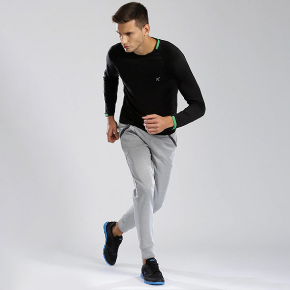 https://www.shop-ally.in/products/men-black-raglan-sleeved-active-t-shirt